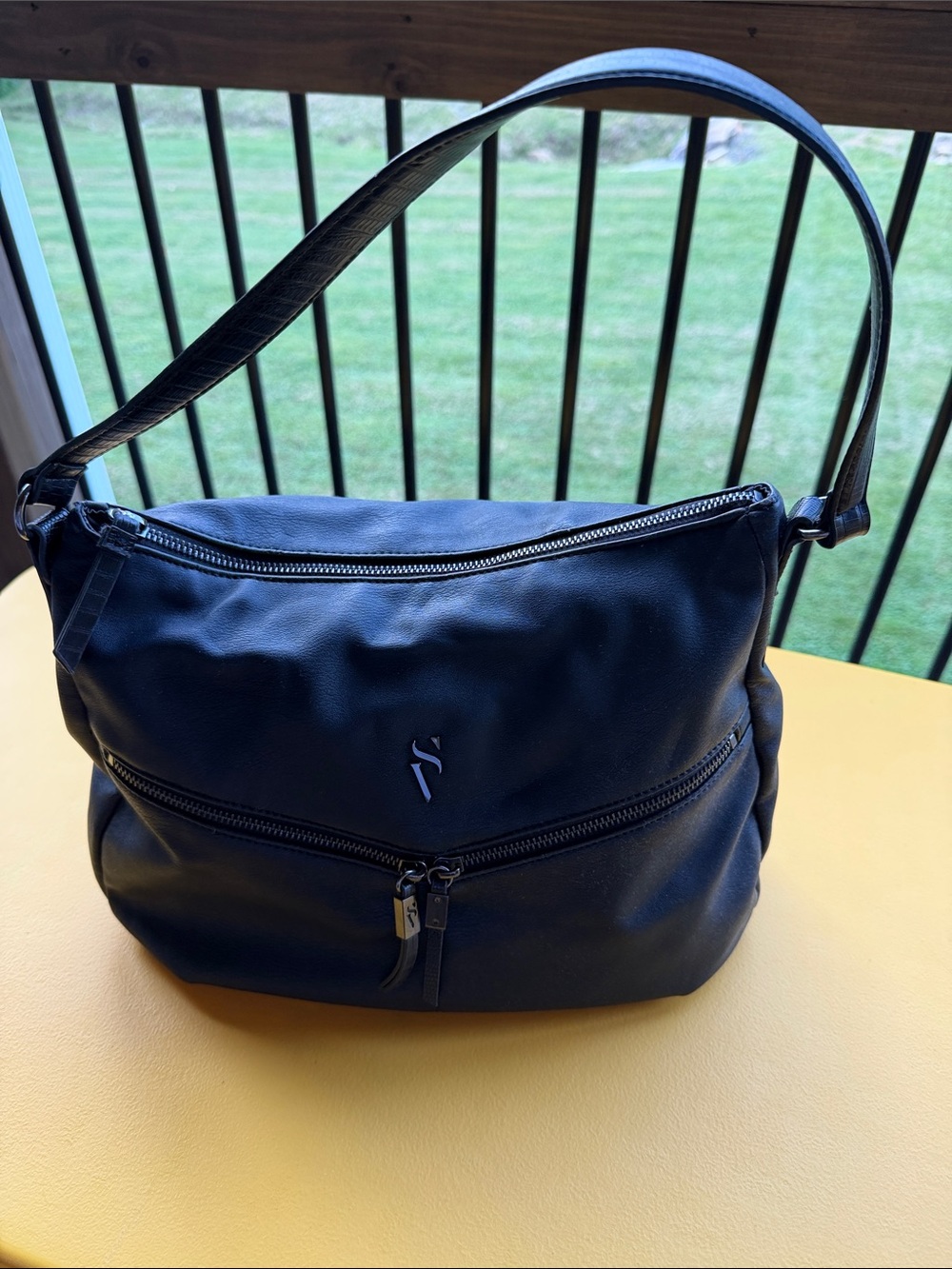 Vera Wang Black Leather Shoulder Bag